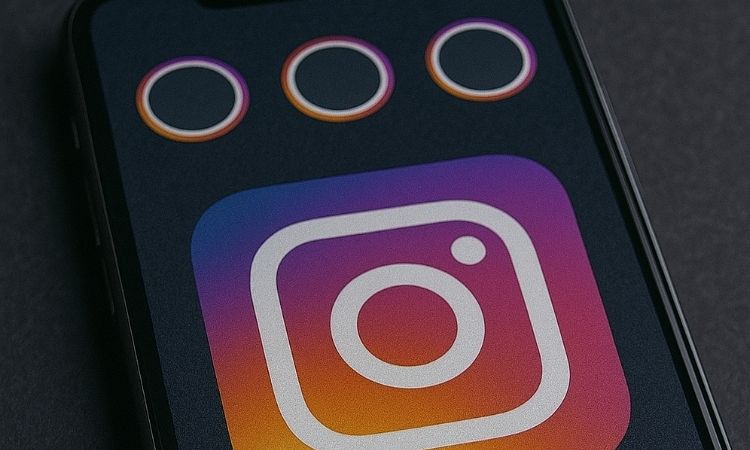 Can People See If I View Their Highlights on Instagram?