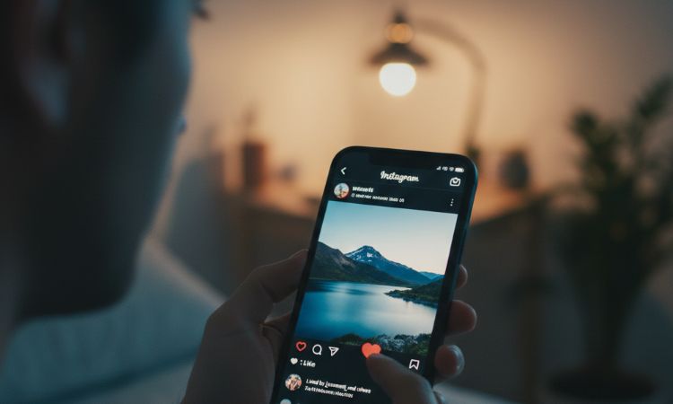 can people see when you view their instagram post?