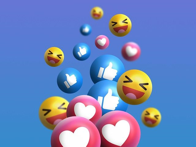 Beğeni, kalp ve emoji şeklindeki sosyal medya tepkileri