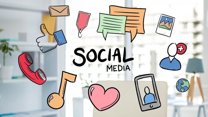 Pros and Cons of Harmonizing AI and Organic Social Media Strategies in 2025