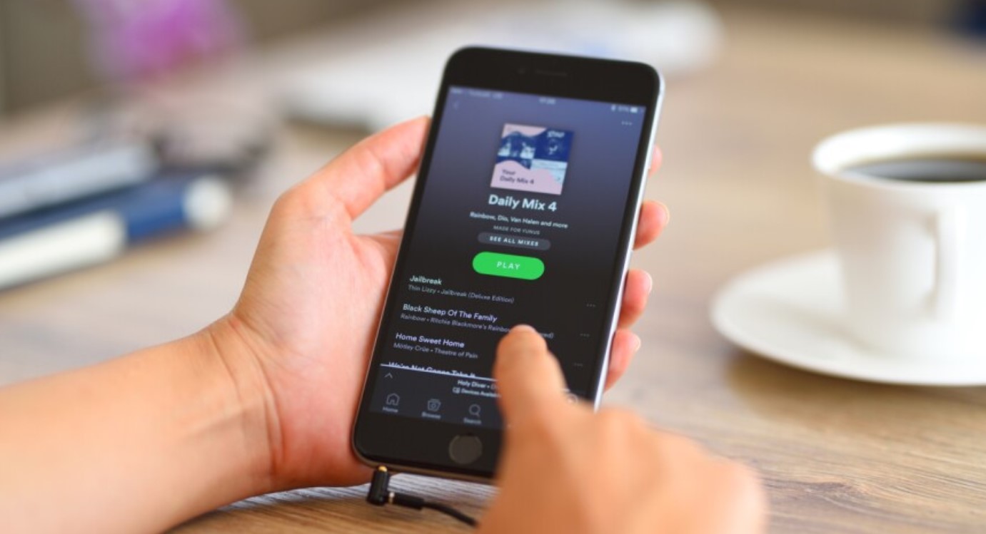 How Your Spotify Cover Art Can Attract More Listeners