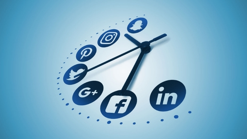 Timing on Social Media: How Should You Choose When to Post?