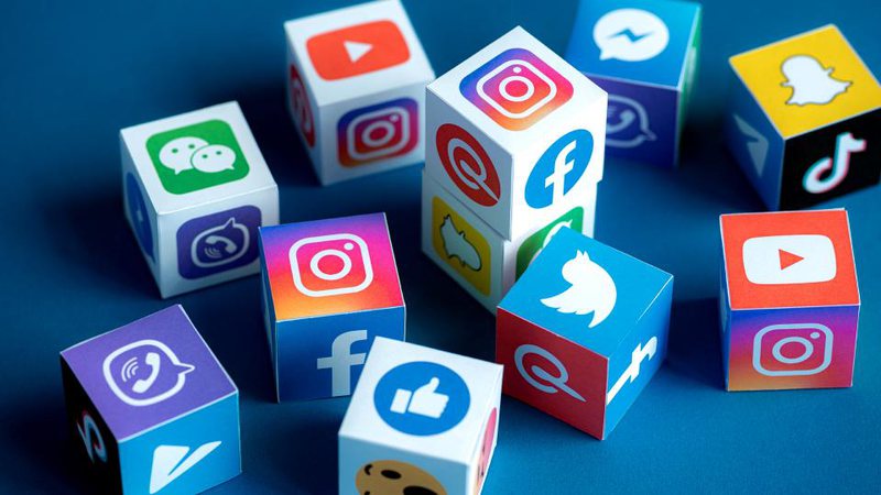 How Can Social Media Users Be Popular?