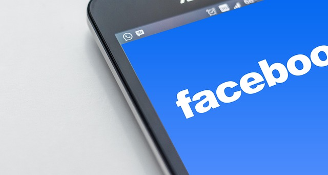 Facebook 发帖时间什么时候最好？2025 年最新节奏与互动规律全解析