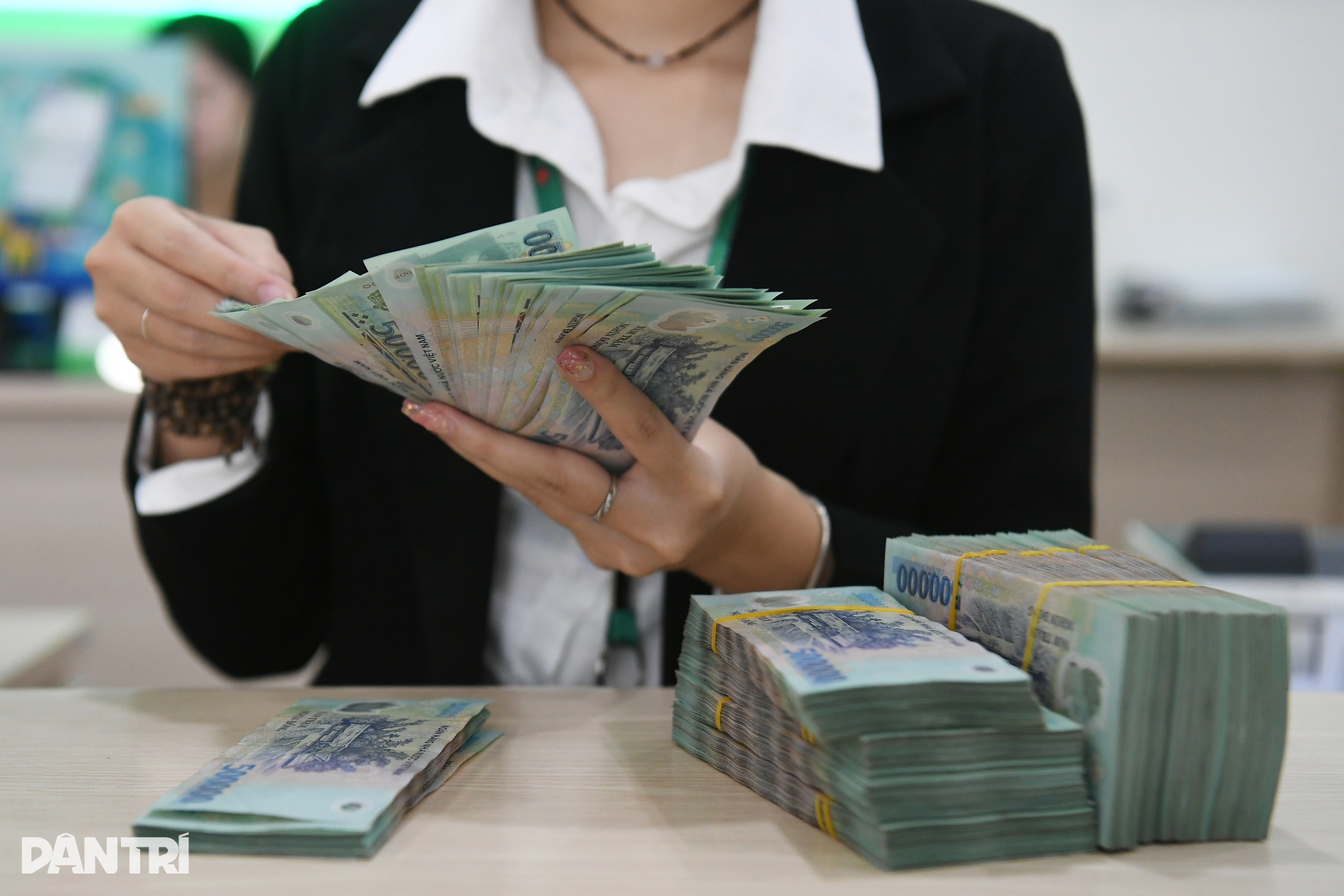Bộ Tài chính đề xuất phương án biểu thuế lũy tiến tính thuế thu nhập cá nhân rút ngắn xuống 5 bậc. Mức thuế suất cao nhất vẫn là 35% như hiện hành.